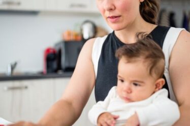 mama achter de computer pc kindgebonden budget en andere regelingen, financiële potjes bekijken op internet via de computer