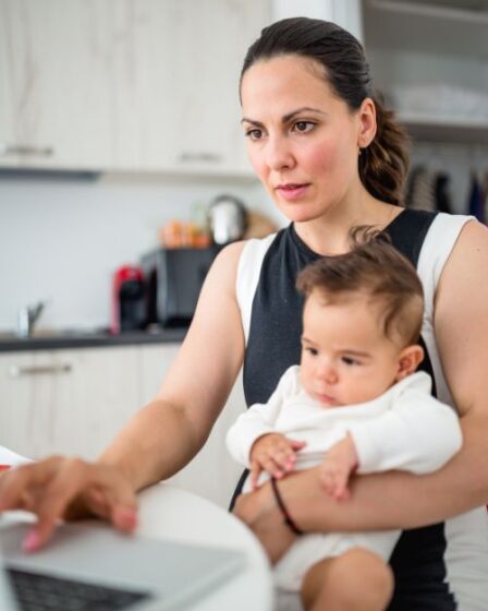 mama achter de computer pc kindgebonden budget en andere regelingen, financiële potjes bekijken op internet via de computer