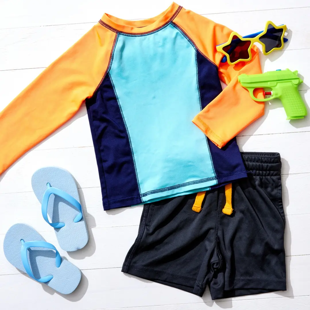 Tweedehands kinderkleding om te zwemmen uitgestald om te verkopen op Vinted of Marktplaats