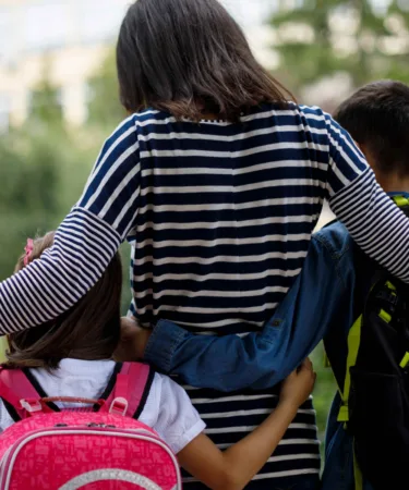 alleenstaande moeder single met twee kinderen, femicide, vrouwenhaat, moord op vrouwen